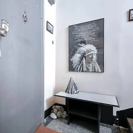 Classic In The Heart Of The Center Daire